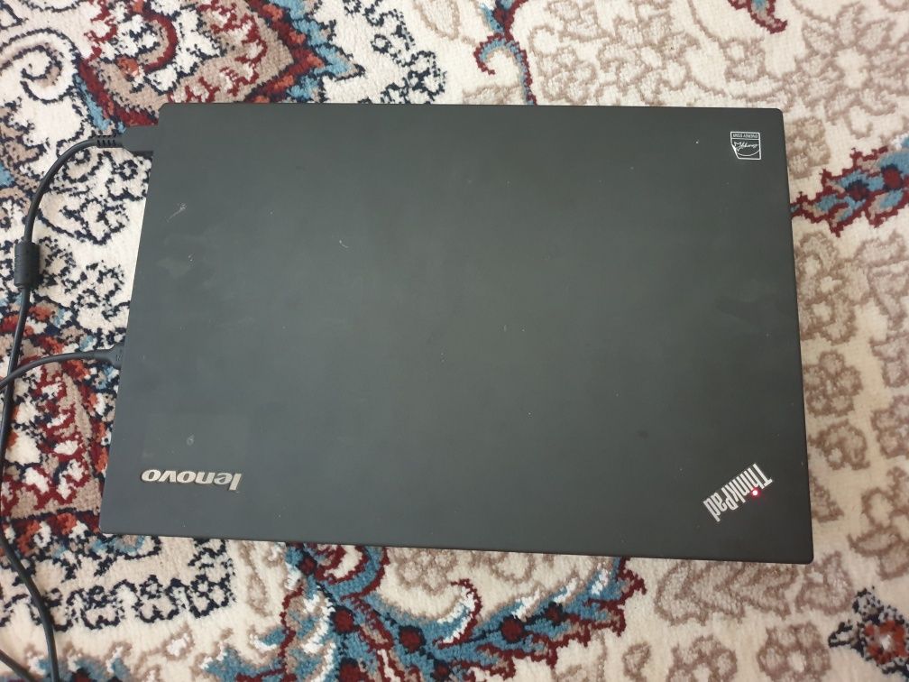 Notebook lenovo sotiladi