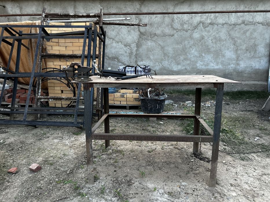 Продам стол столярный железный
