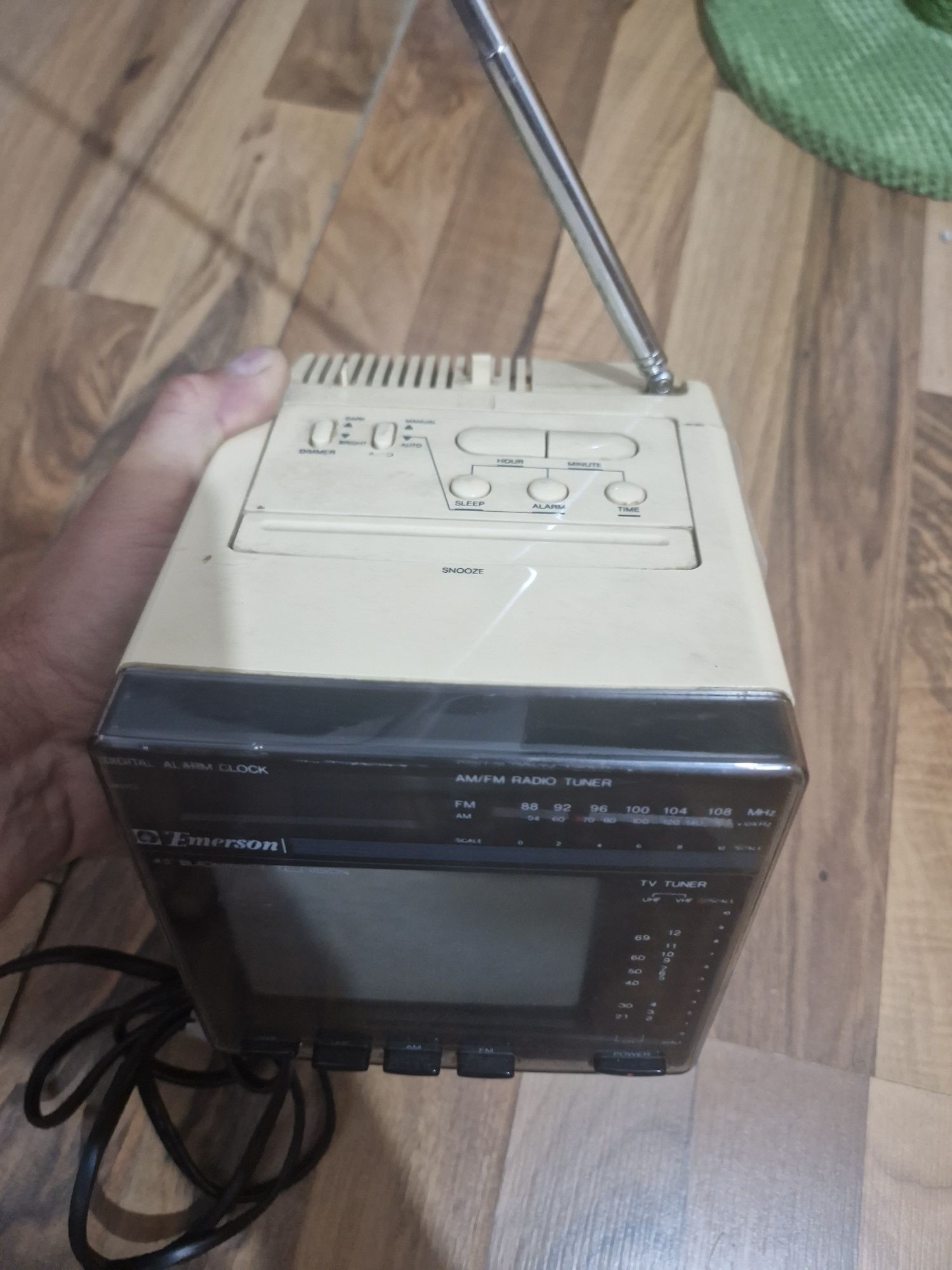 Radio Tv cu ceas Emerson 1987