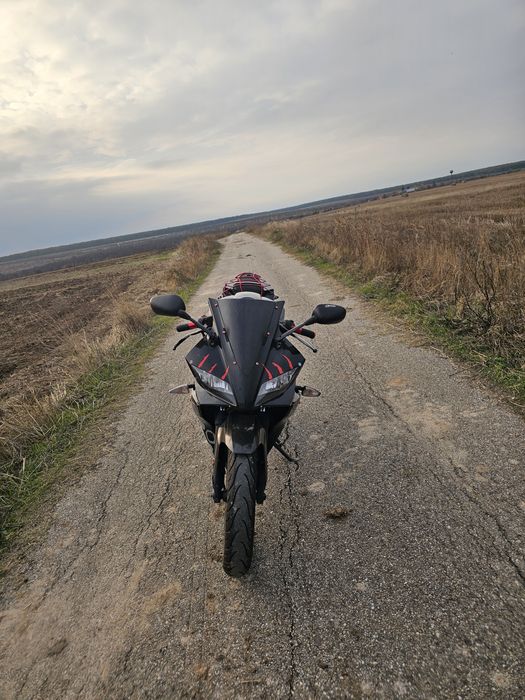 Vând Yamaha R-125
