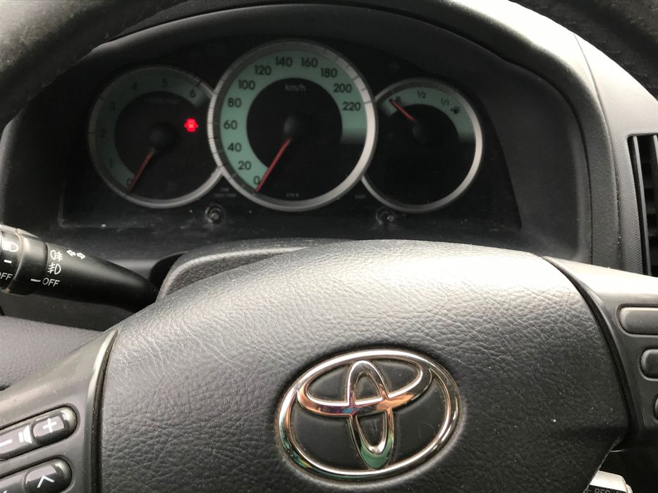 Toyota Corolla verso 2.0D4D(116к.с.)