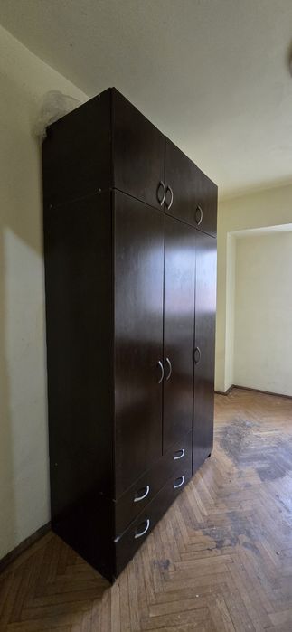 Dulap incapator cu compartimente multiple