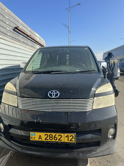 проам машина TOYOTA BOXY…….