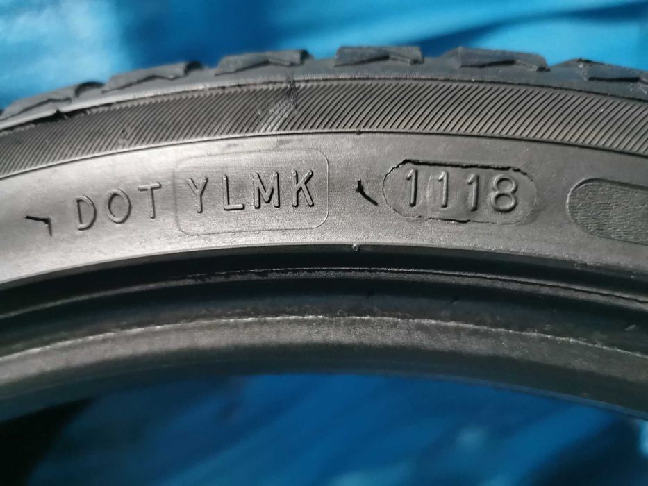 235 35 19 nokian m+s 4 buc