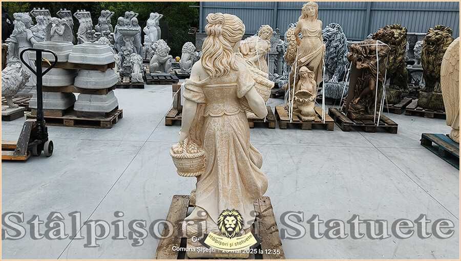 Statuetă fata cu coșulețe, galben patinat, model S23.