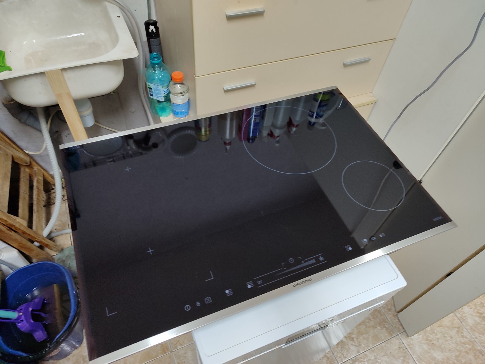 Индукционен плот Grundig - нов