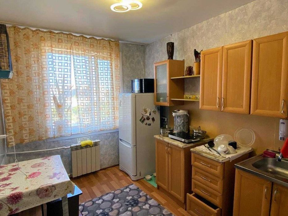 продаю 3-комнатную квартиру в 15 мкр