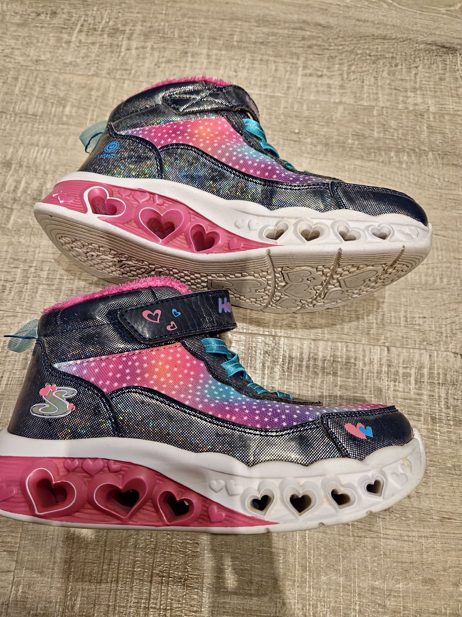 Прекрасни Skechers за момиче 30 номер