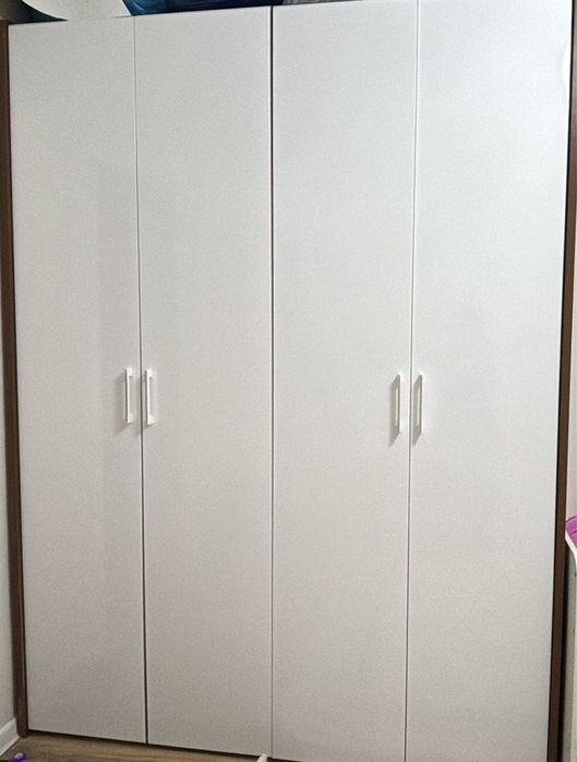 Шкаф белый в идеальном состояние, подходит для спальный или детский
