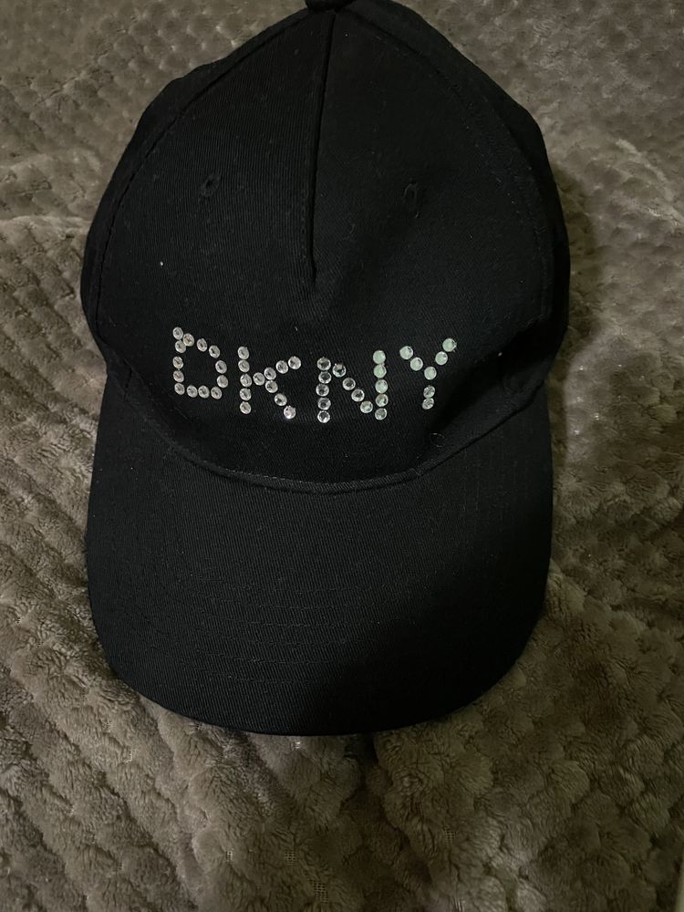 DKNY шапка с козирка
