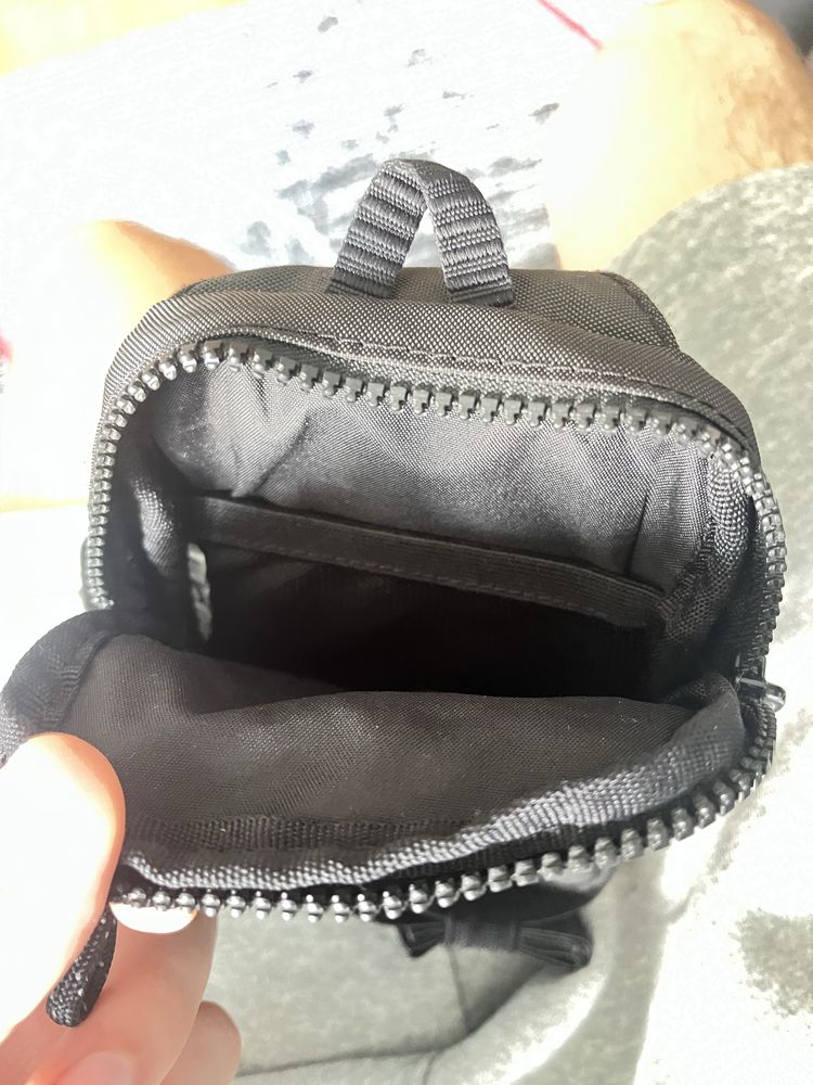Nike чанта sportswear essentials hip pack