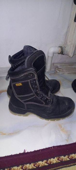 Обувь зимняя,натуральный мех,качество,защита носка.до -50 гр.техноавиа