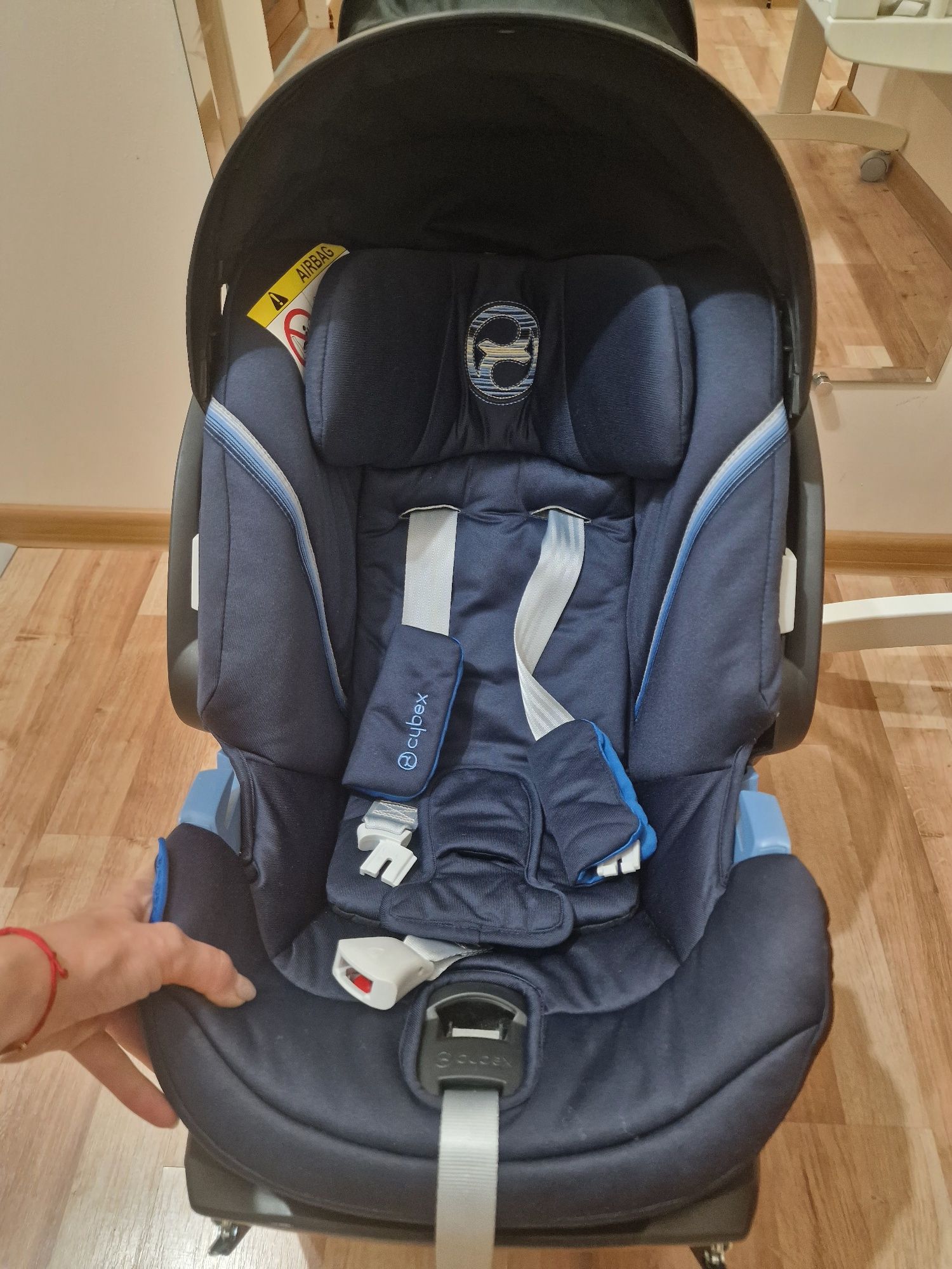 Стол за кола Cybex Aton 5 с база