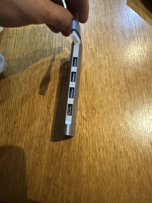 Vand HUB-C D09 cu multiple