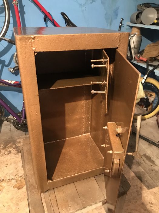 Сейф металический, савдеп