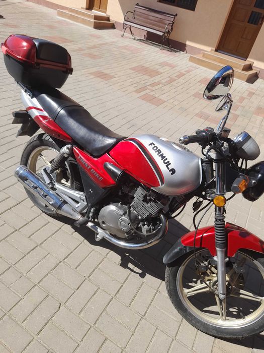 Motocicleta Strada