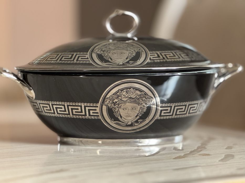 Набор посуды Versace.