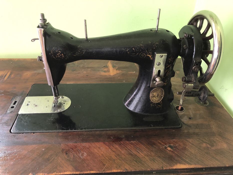 Masina de cusut SCHWEITZER