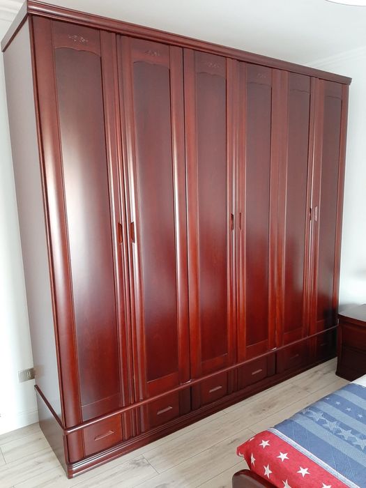 Mobila dormitor din lemn masiv de Mahon