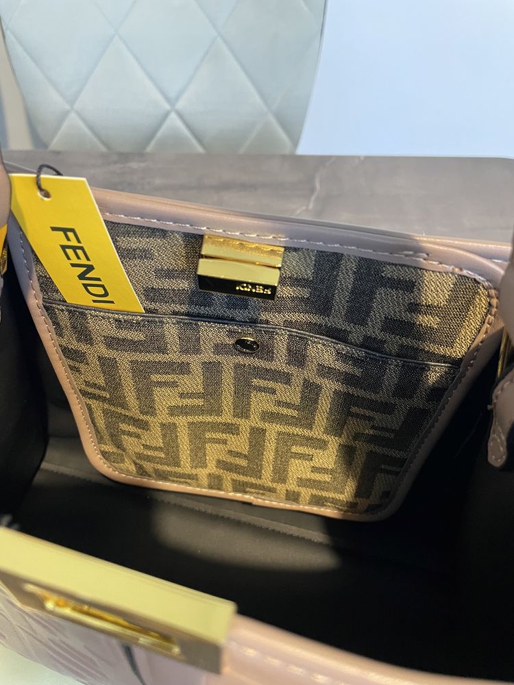 Намаление Нова чанта Fendi от Естествена кожа