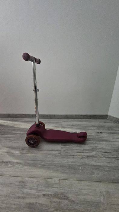 Scotear roze 35 lei albastru 50 lei