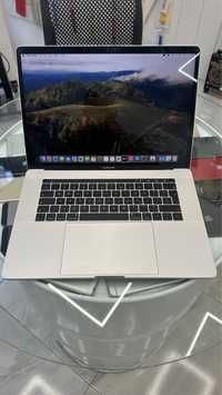 Macbook Pro 15"  512 gb ssd