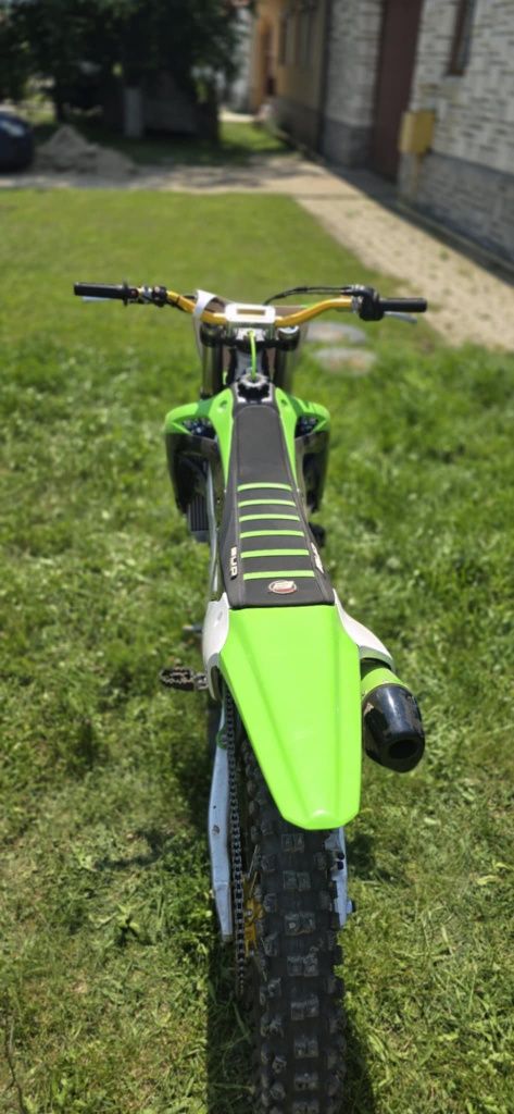 Vând acest cross kawasaki 400 bine intretinut