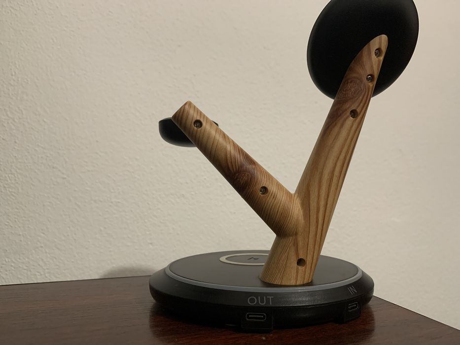 Încărcător wireless pentru 3 dispozitive