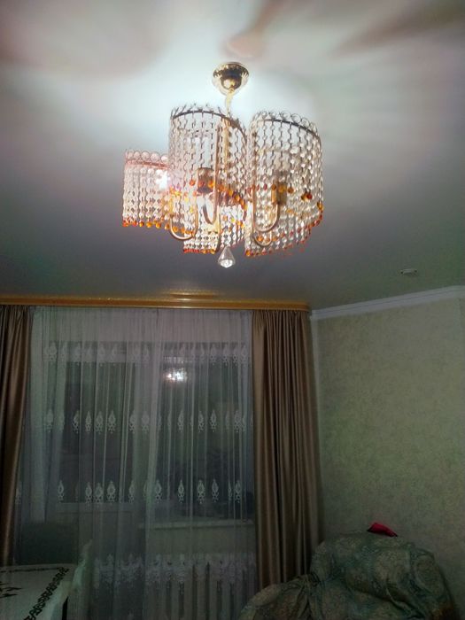 Продается  люстра