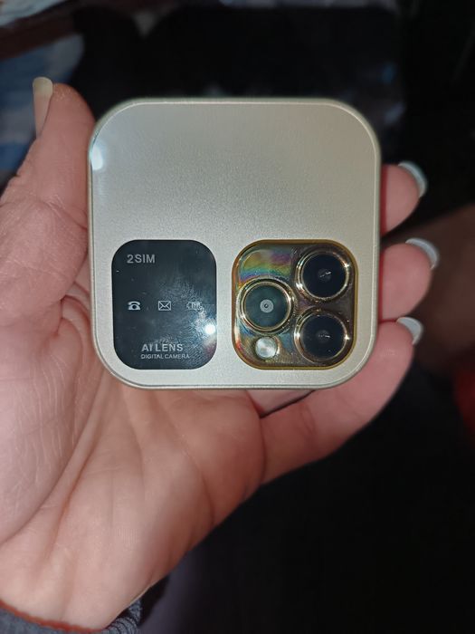 Продавам телефон и 16 про