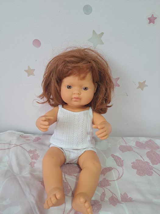 Papusa Miniland cu miros de ciocolata