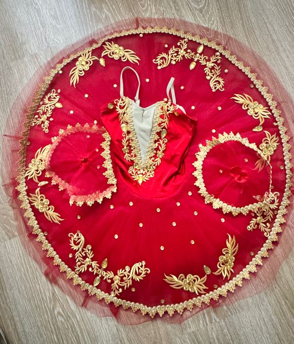 Продавам балетни костюми/ пачки – по 90 лв.