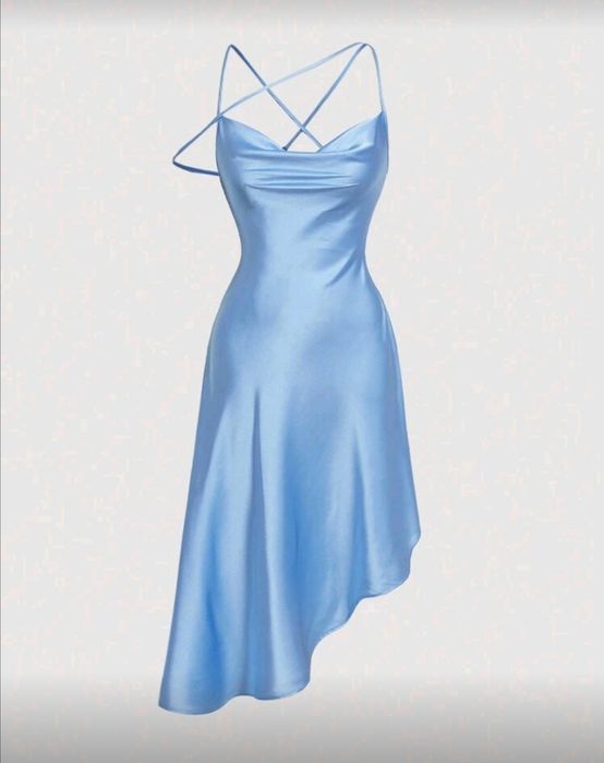 Сатененена ками рокля с плътна драпирана яка