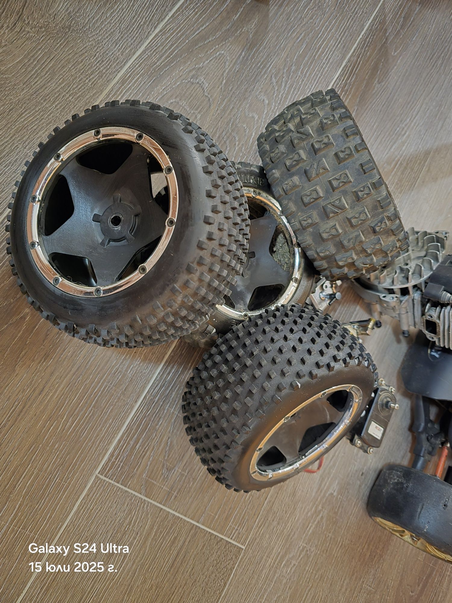 1/5 Reely Carbon Fighter Pro 4x4 RC + още един модел