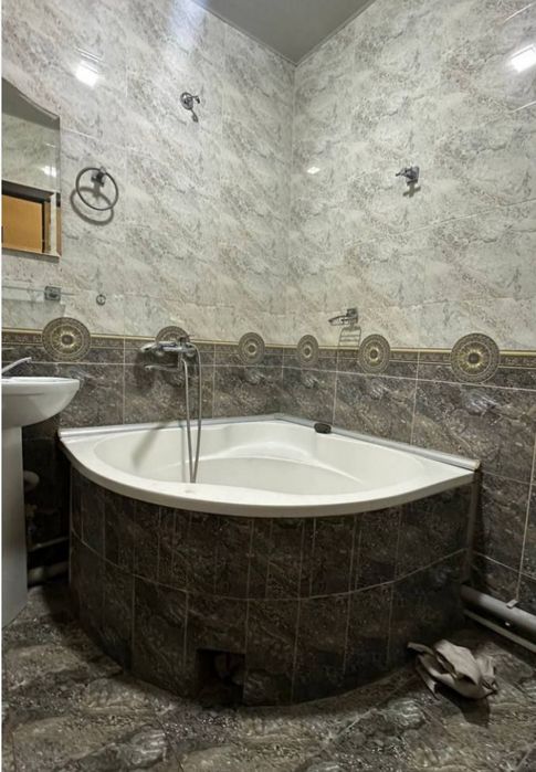 Яккасарайиский район  Кушбеги 2/5/5. 62м². 2/6 балкон  квартира Срочна