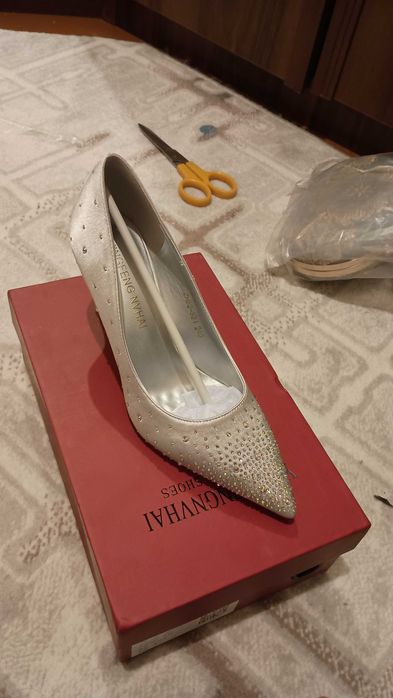 Туфли со стразами