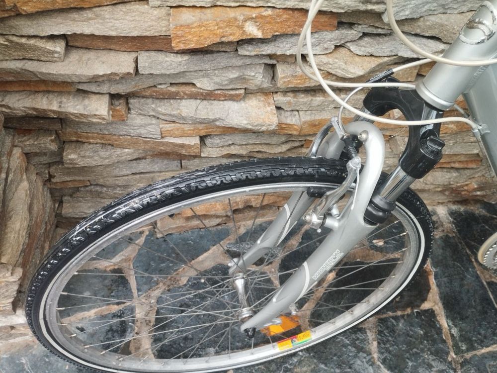 Градски велосипед 28 цола висок клас Giant cupress ex