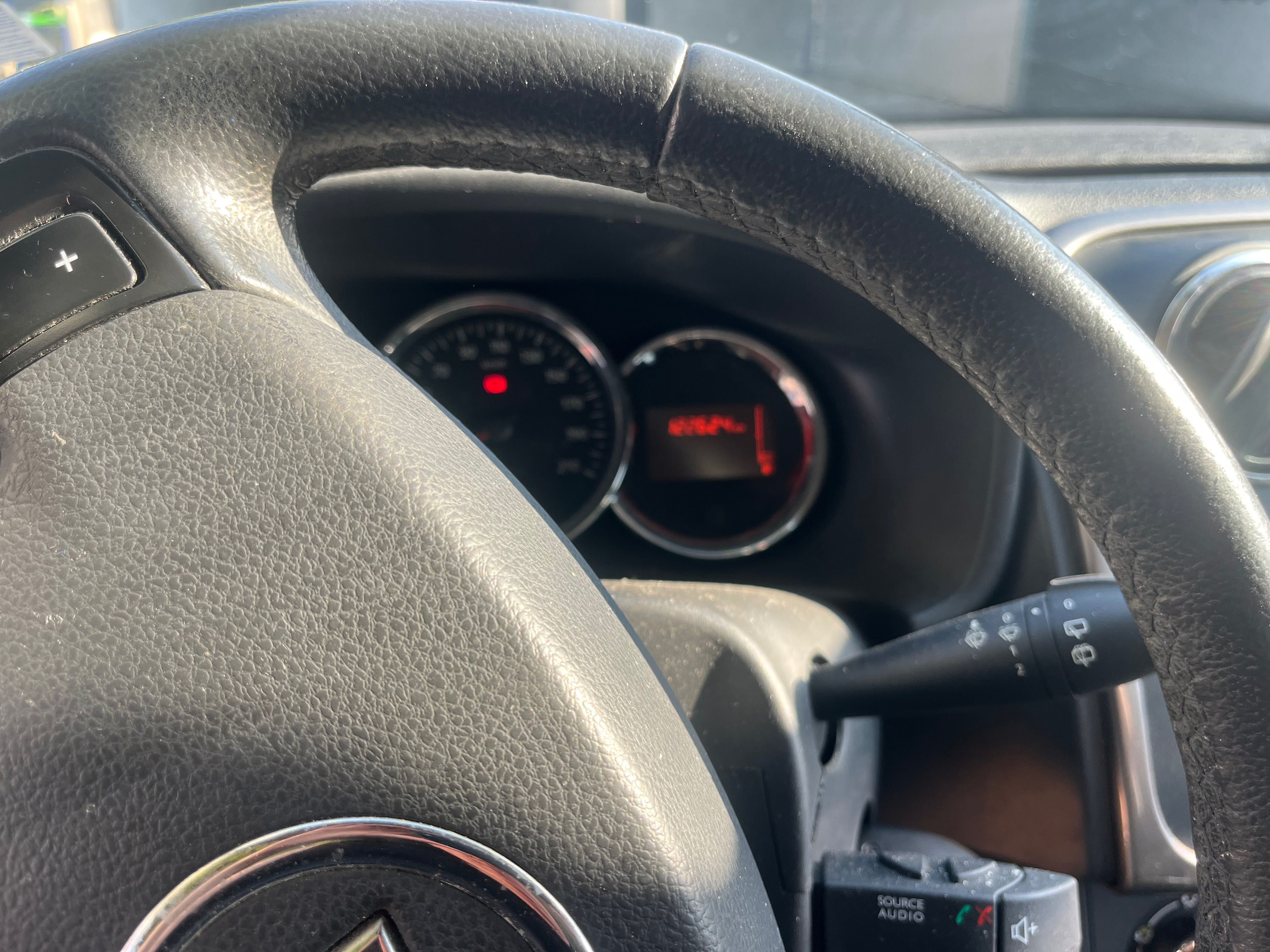Продавам Дачия Сандеро Stepway
