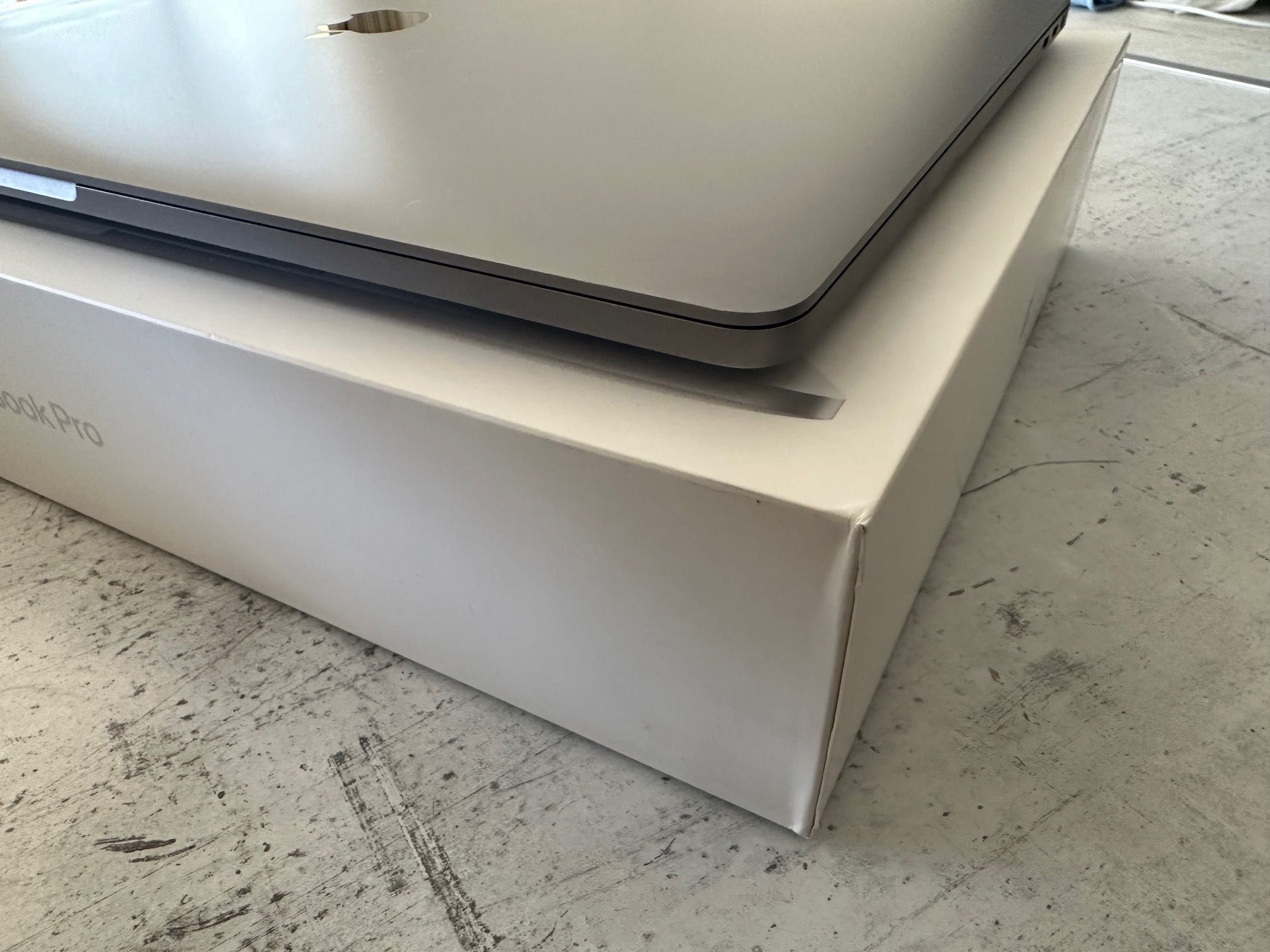 MacBook Pro 16" 2019 2.3GHz 8-Core i9/ 32RAM/ 1TB SSD/Radeon 5500 8GB