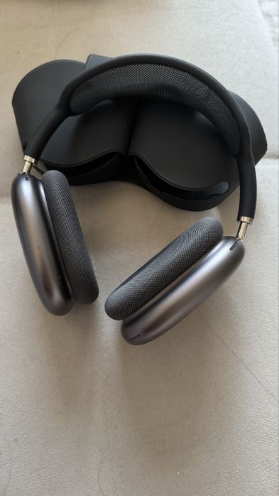 AirPods Max Apple