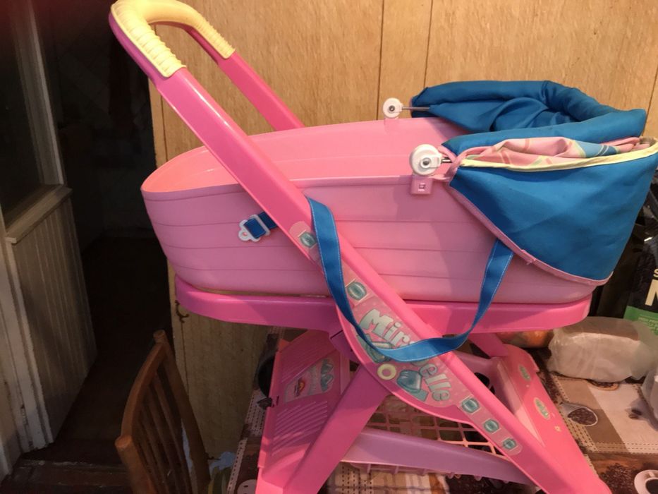 Игрушечная коляска для кукол