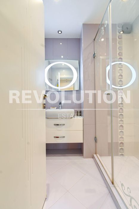 Тристаен апартамент в ж.к. Младост 4.