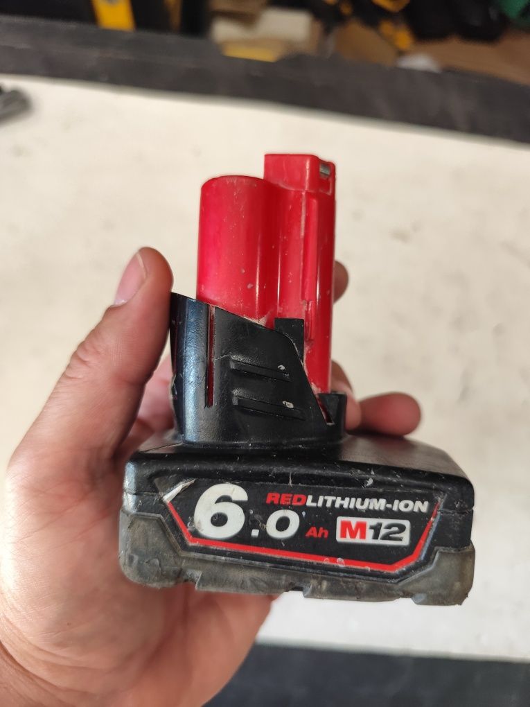 Батерия Милуоки 12 волта 6 амперачаса Milwaukee M12 B6