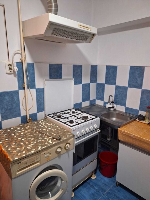 Ofer spre închiriere garsonieră în zona centrală