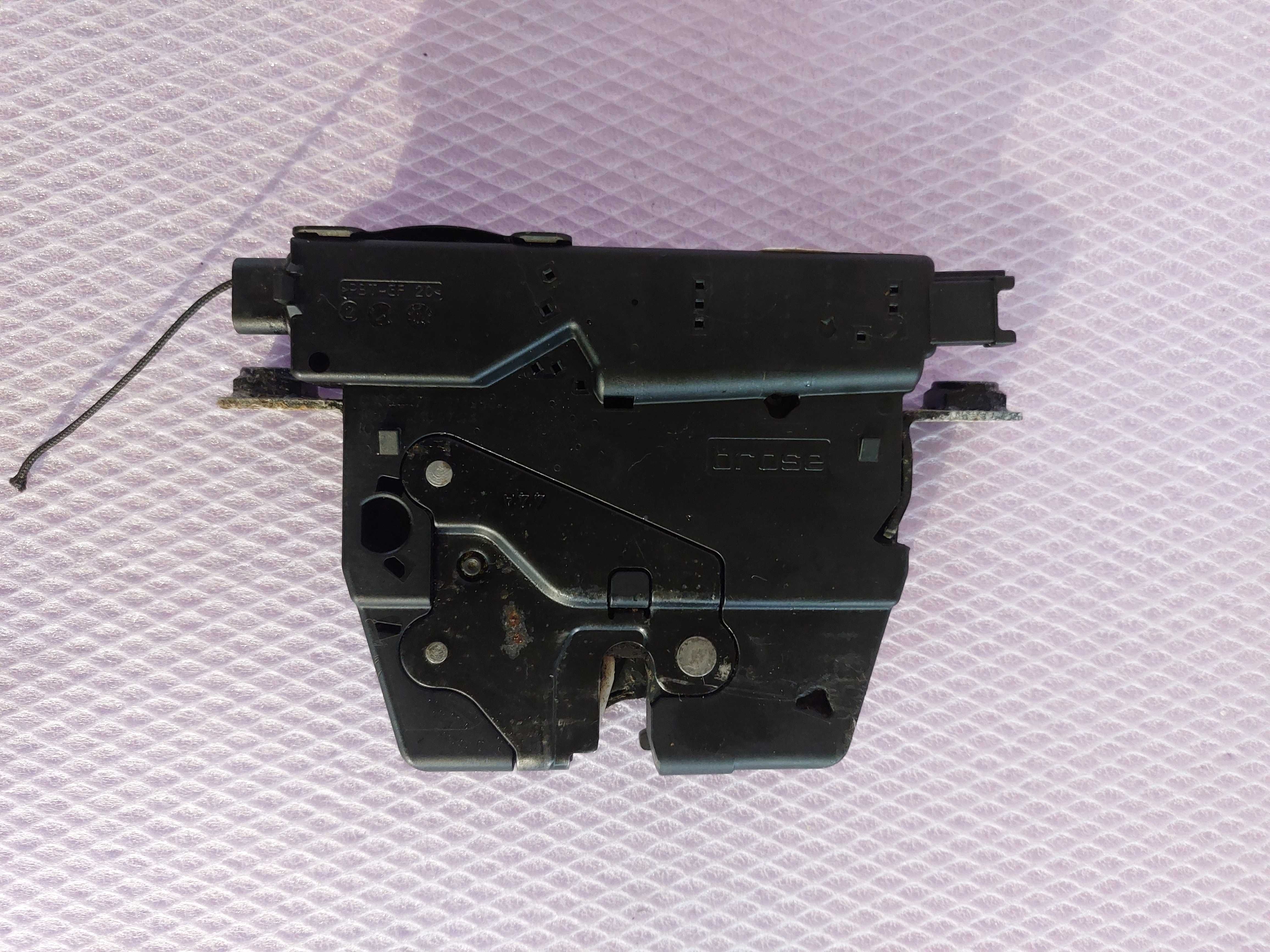 Broasca haion portbagaj BMW E46 E60 E63 E85 E87 E90 F06 F10 F18 F30