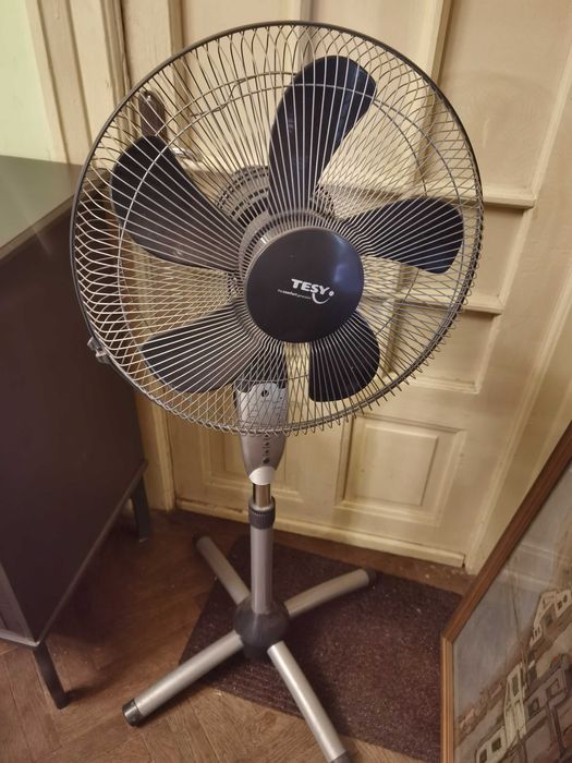 ventilator de podea Tesy cu telecomanda