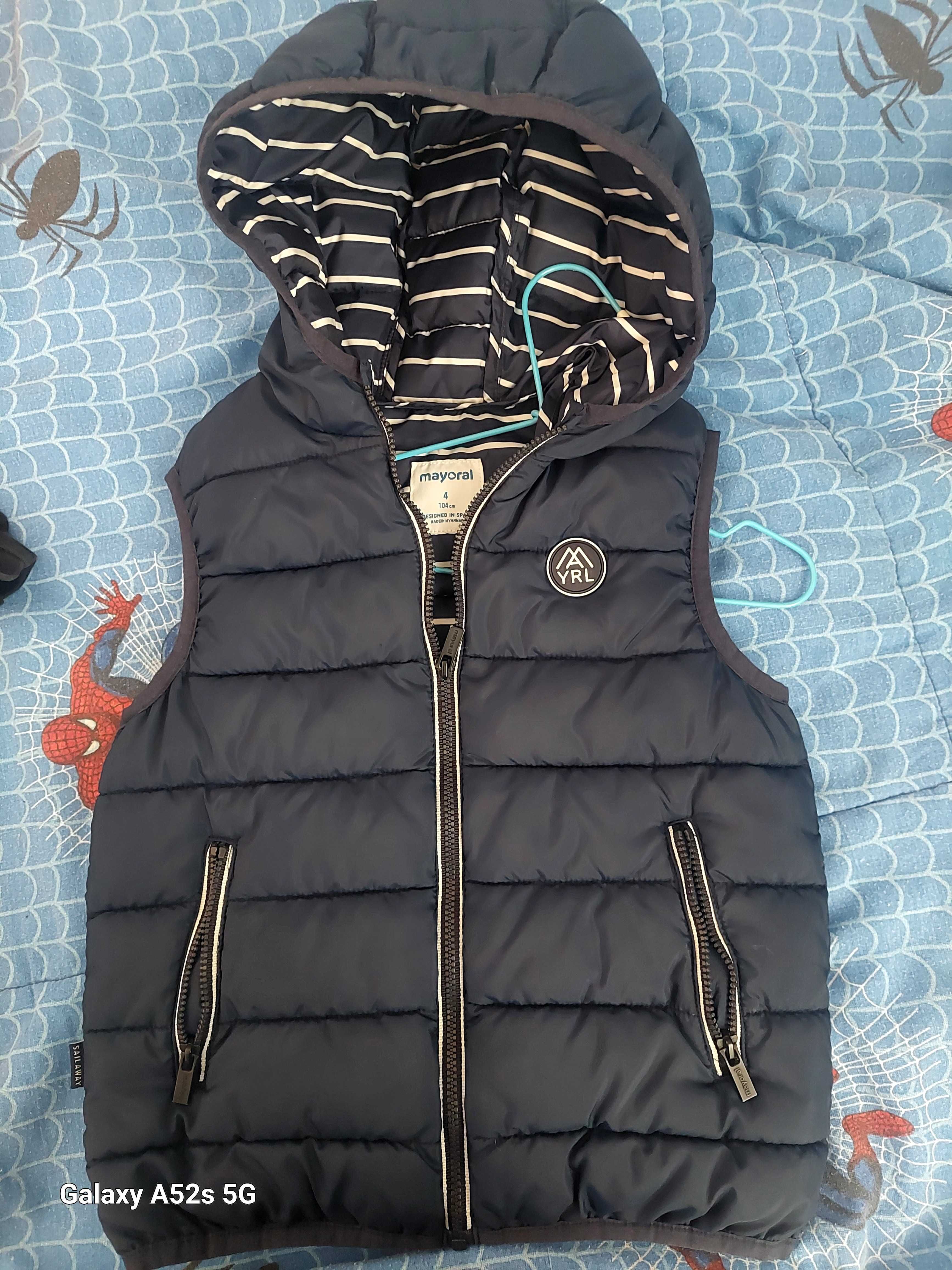Продавам детски дрехи много запазени.110-128см