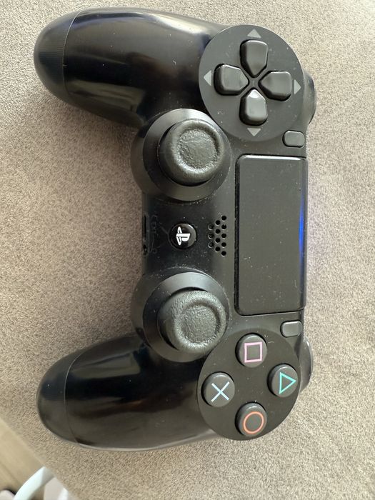 PlayStation 4 slim 1TB + игри + 2 джойстика