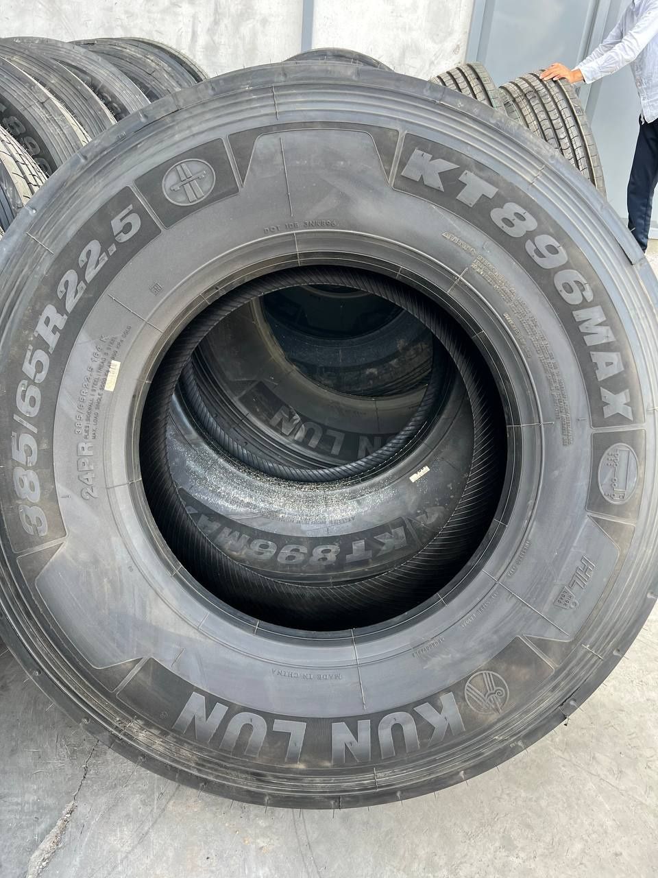 Шина размер 385/65R22.5 KUNLUN