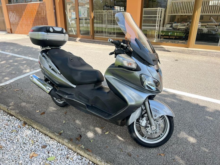 Suzuky Burgman 650 Exclusive
• an 2010
• ⁠motor 650
• ⁠km 36500
